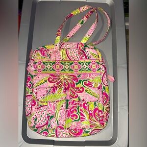 Selling because i have too many bags and never use it.